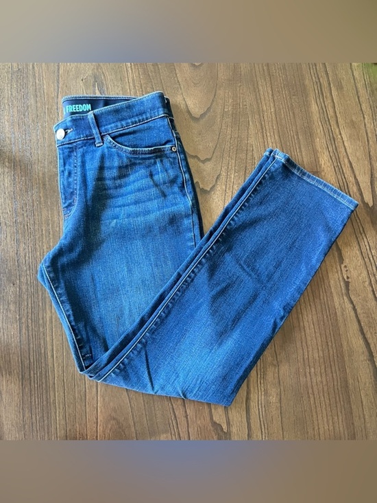Lee Denim - Lee Modern Series Total Freedom Straight Leg Jeans - 10 Medium
